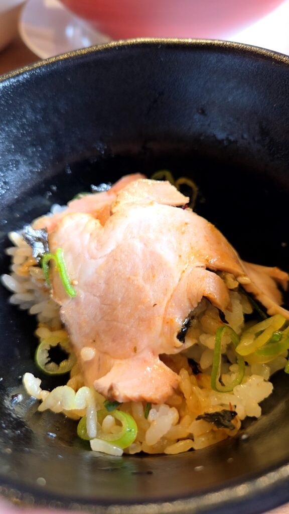 山下商店レアチャーシュー丼の肉